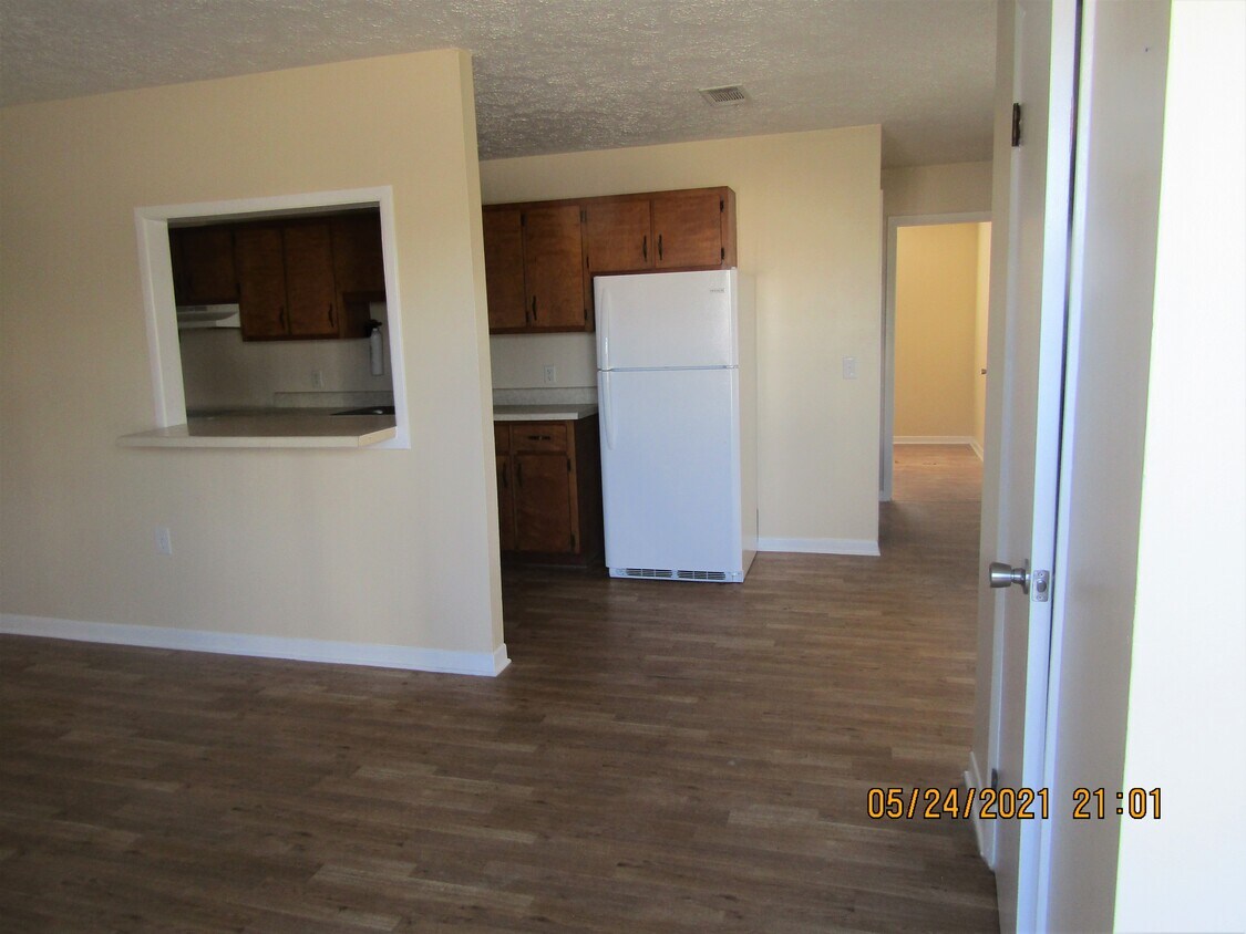 Open floor plan - 5230 beach dr #a