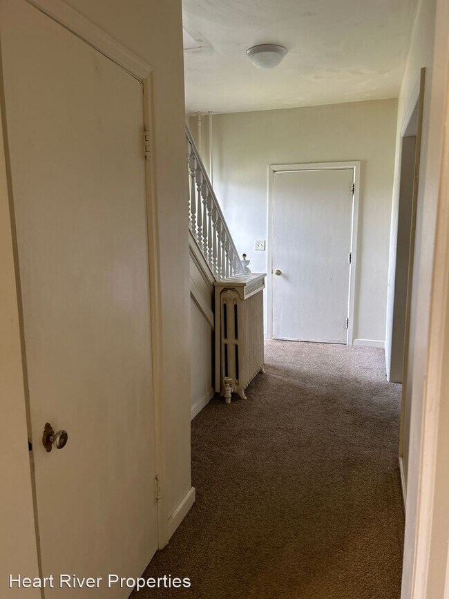 Building Photo - 2 br, 1.5 bath House - 257 5th St West