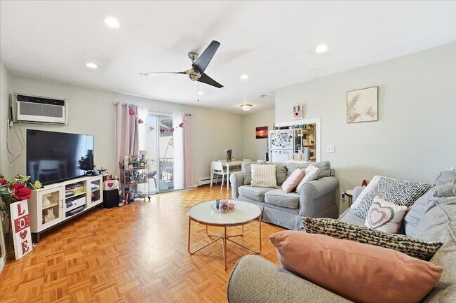 Foto del edificio - 1614 Union Turnpike