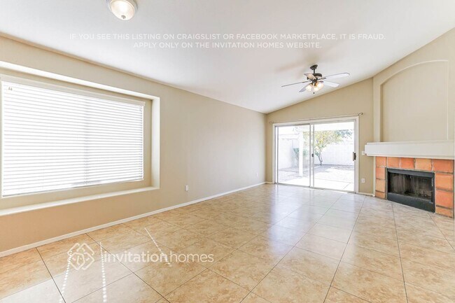 Foto del edificio - 1391 E Gary Dr