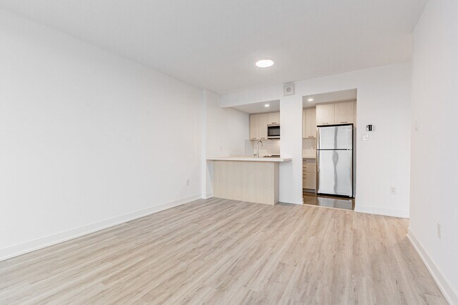 Building Photo - 191 Sherbourne St