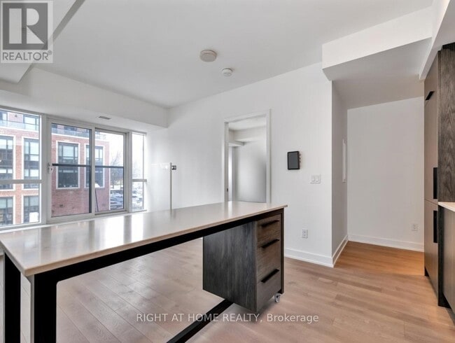Building Photo - 560 Rideau St