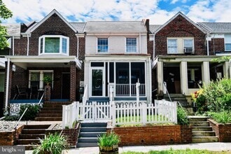 Building Photo - 1631 D St NE