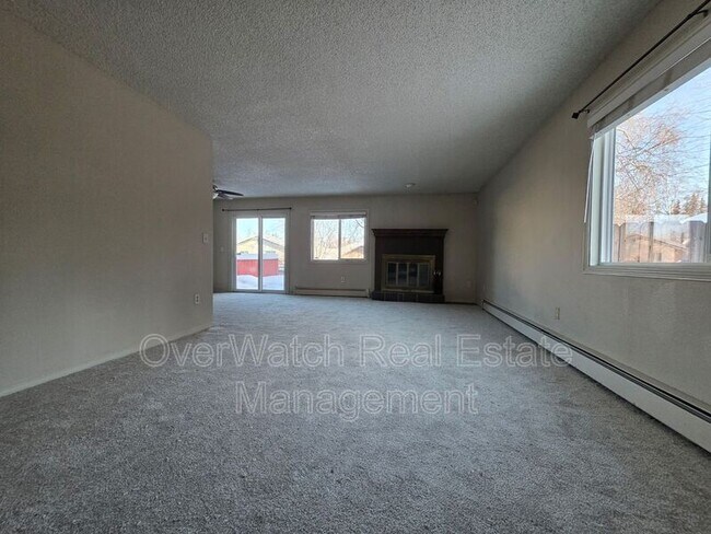 Foto del edificio - 4925 Rollins Dr