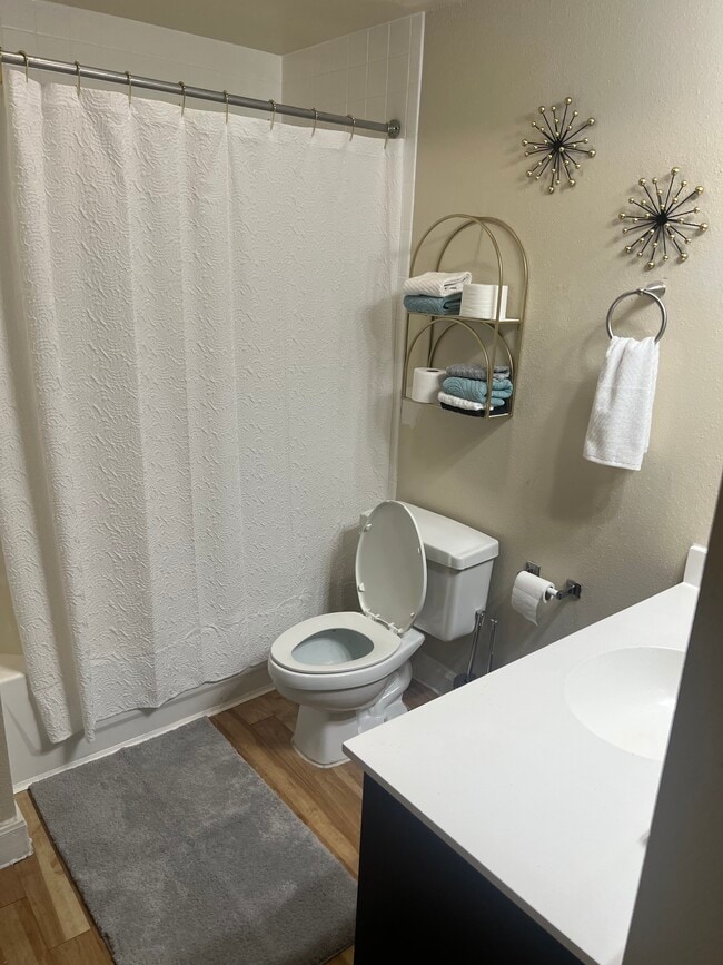 Building Photo - 3300 Cummins St