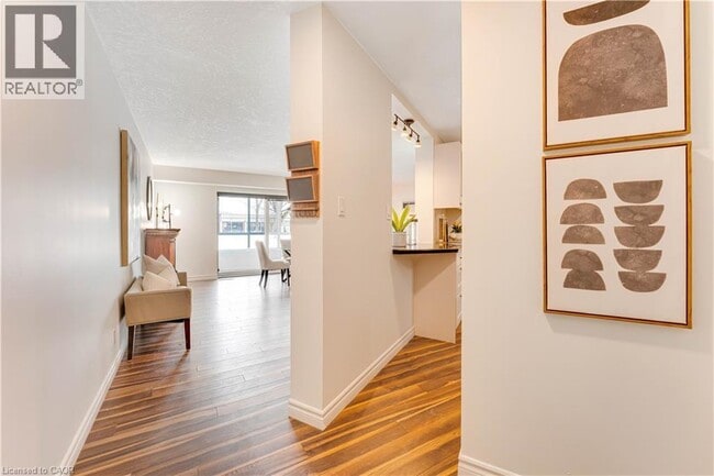 Building Photo - 250 Glenridge Dr