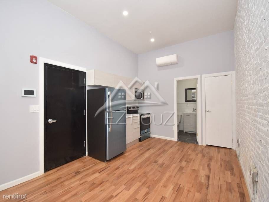 Primary Photo - Studio, 1 bath Apartment - 7 N Carey St,1