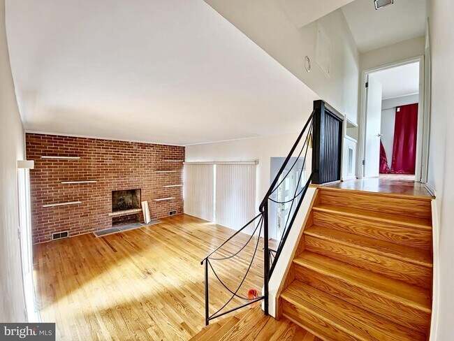 Building Photo - 8 Gruenther Ct