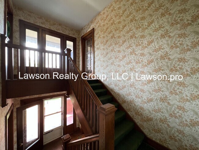 Building Photo - Richelieu 2202