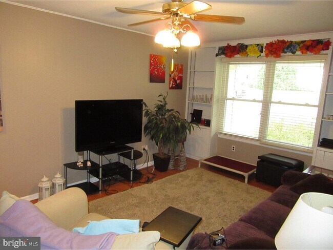 Building Photo - 515 Hemingway Dr