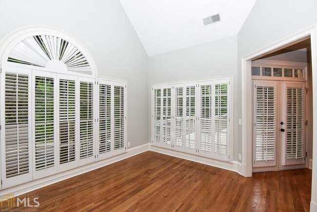 Foto del edificio - 545 Telford Pl NE