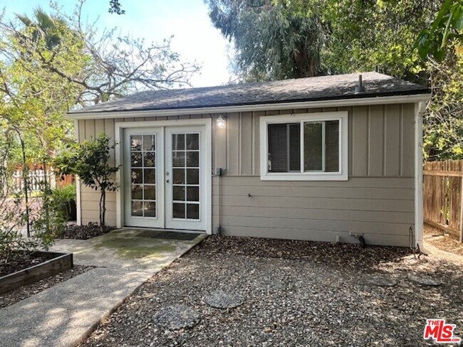 Building Photo - 3708 Altura Ave