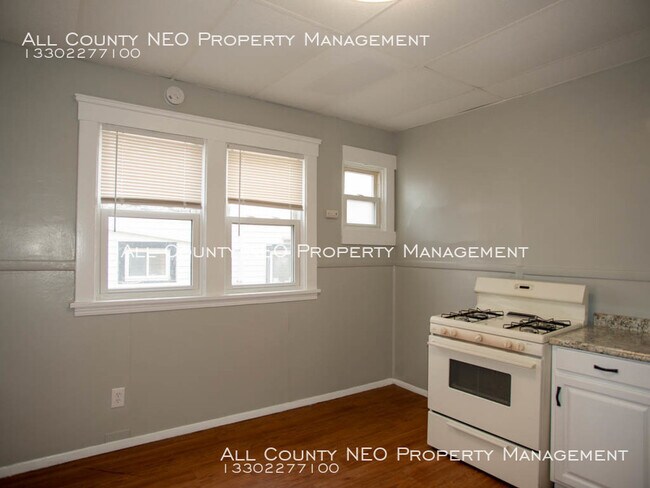 Building Photo - Three Bedroom in Old Brooklyn
