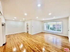 Building Photo - 1108 S Sherbourne Dr