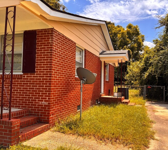 Foto del edificio - 3 BED 1.5 BATH IN HEART OF FAYETTEVILLE NC