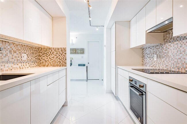 Foto del edificio - 6917 Collins Ave