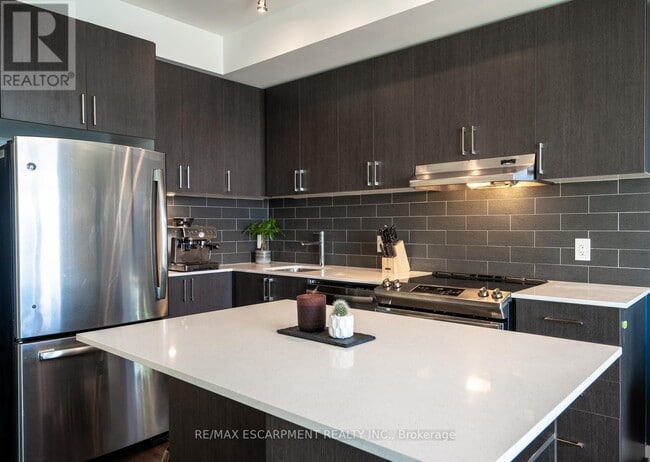 Photo du bâtiment - 2560-2560 Eglinton Ave W