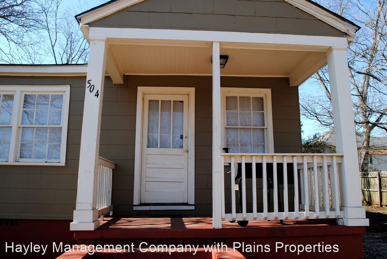 Primary Photo - 2 br, 1 bath House - 504 N. RailRoad