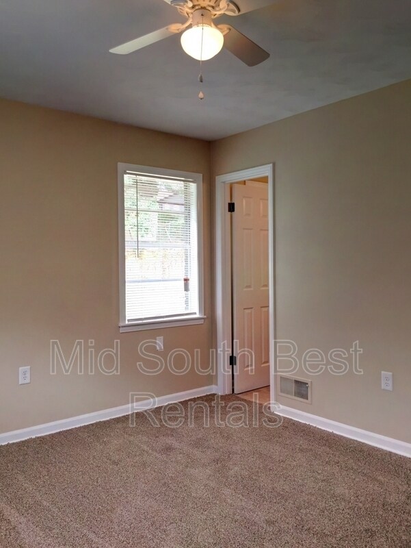 Building Photo - 2304 Delray Ave