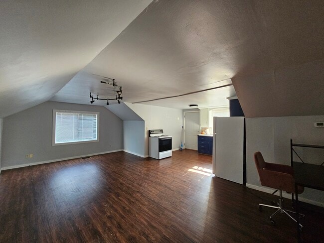 Living Room-View 2 - 928 Wall St