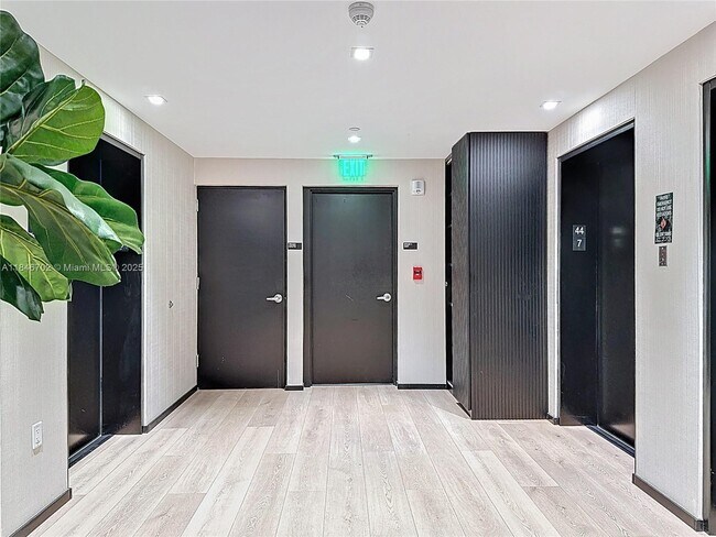 Foto del edificio - 398 NE 5th St