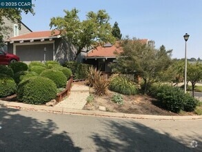 Building Photo - 20 Tamarisk