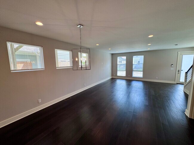 Building Photo - 834 S Randolph-3 bed/2.5 Bath -Newly Renov...