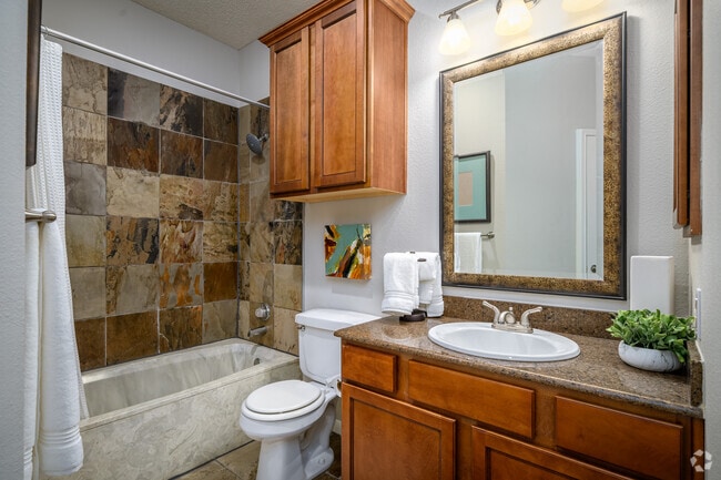 2BR, 2BA - 1,025SF - The Phoenician