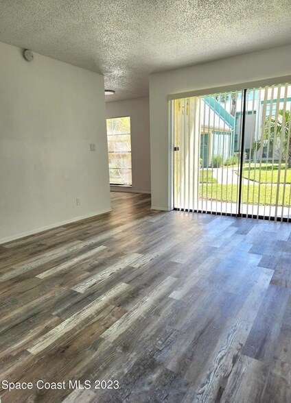 Foto del edificio - 1225 N Wickham Rd