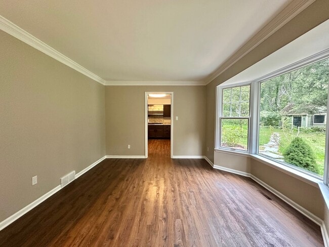 Building Photo - 4N355 Knoll Creek Dr