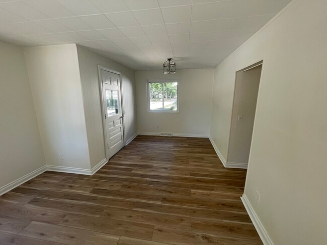 Captura - 1219 State St