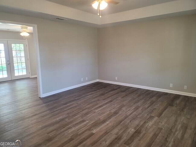 Building Photo - 38 Walnut Way