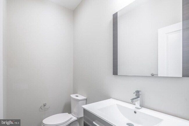 Foto del edificio - 2012 W Girard Ave