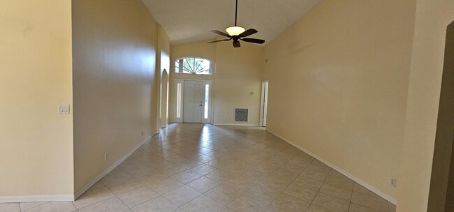 Foto del edificio - 9427 Verona Lakes Blvd
