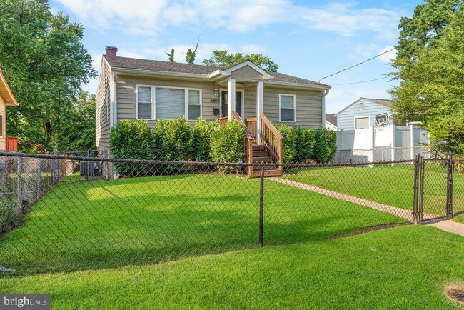 Foto del edificio - 5803 Ravenswood Rd