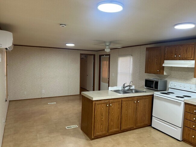 Foto del edificio - MOVE-IN READY!