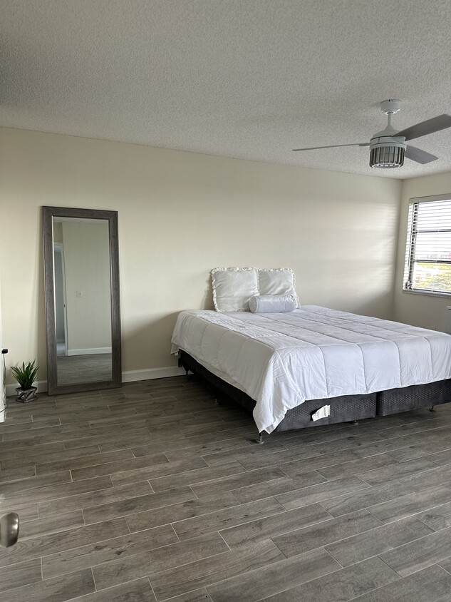 Foto principal - 2240 N Cypress Bend Dr