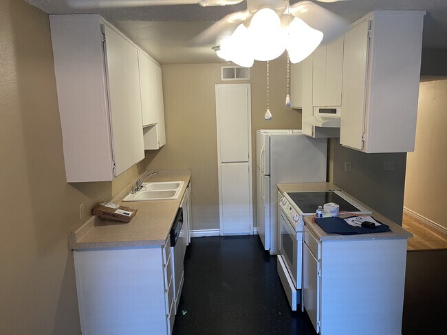 Foto del edificio - 1412 N Cherry St