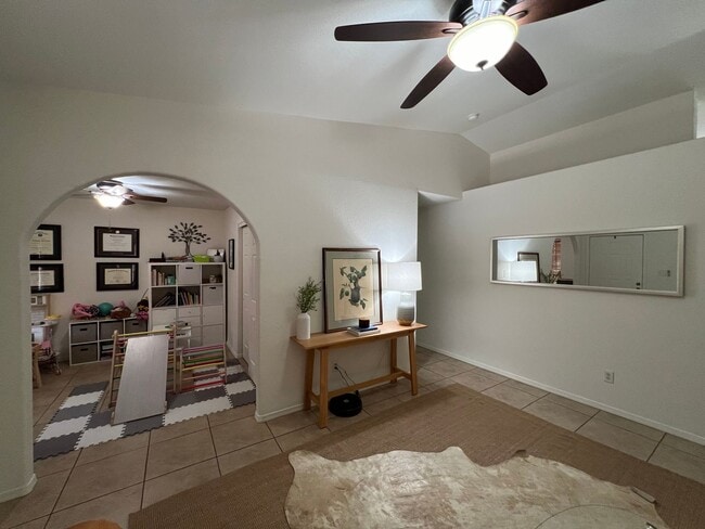 Foto del edificio - SOLAR & POOL HOME!