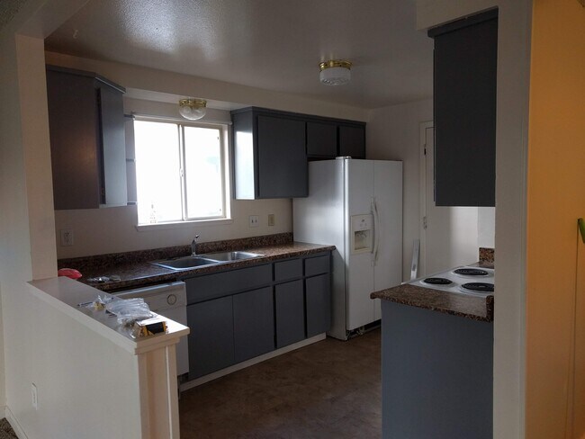 Building Photo - 945 Tourmaline Dr