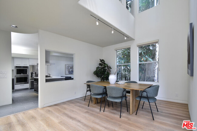 Building Photo - 1701 N Beverly Dr