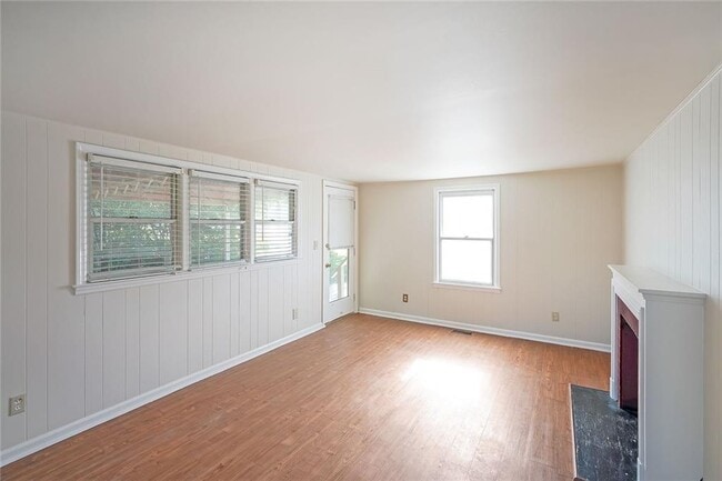 Building Photo - 2055 Anderson Dr SE