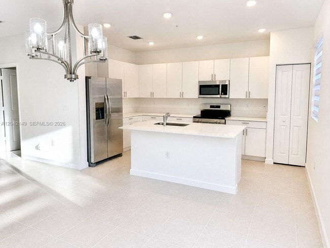 Building Photo - 114 SW 184th Ave
