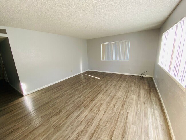 Foto del edificio - 4561 Ashcroft Ave