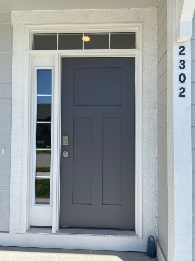 Building Photo - 2302 SW Plaza Pkwy