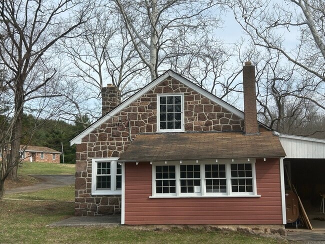 Building Photo - 1520 Harvey Ln