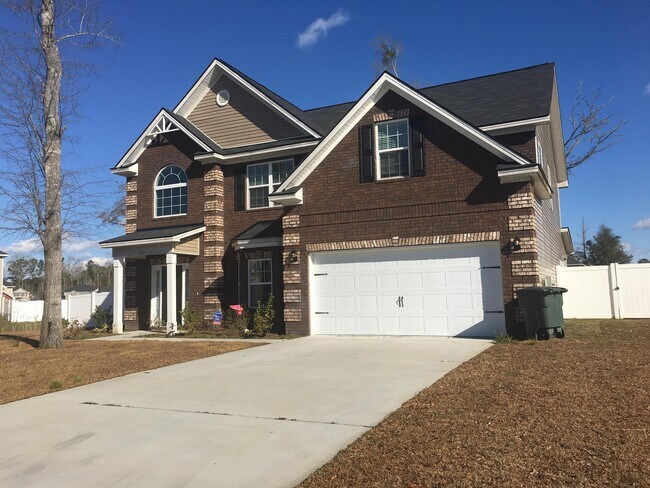 Foto del edificio - 607 Red Oak Ln