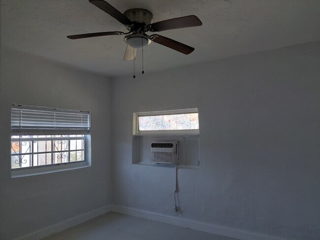 Foto del edificio - 5590 NW 6th Pl
