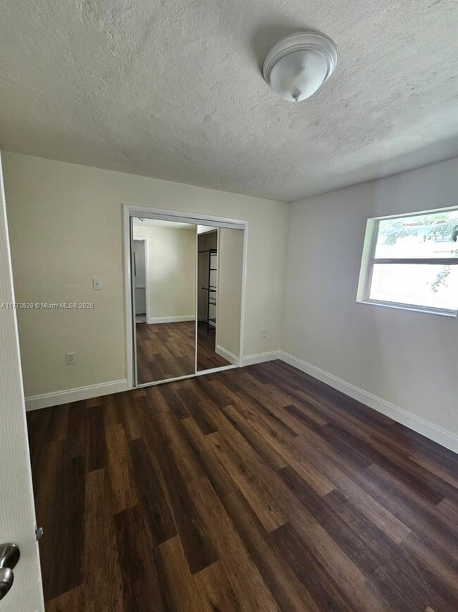 Foto del edificio - 1717 NW 69th St