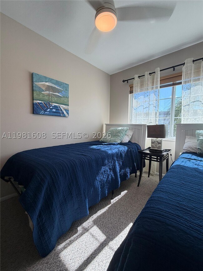 Foto del edificio - 1832 Sunny Dr